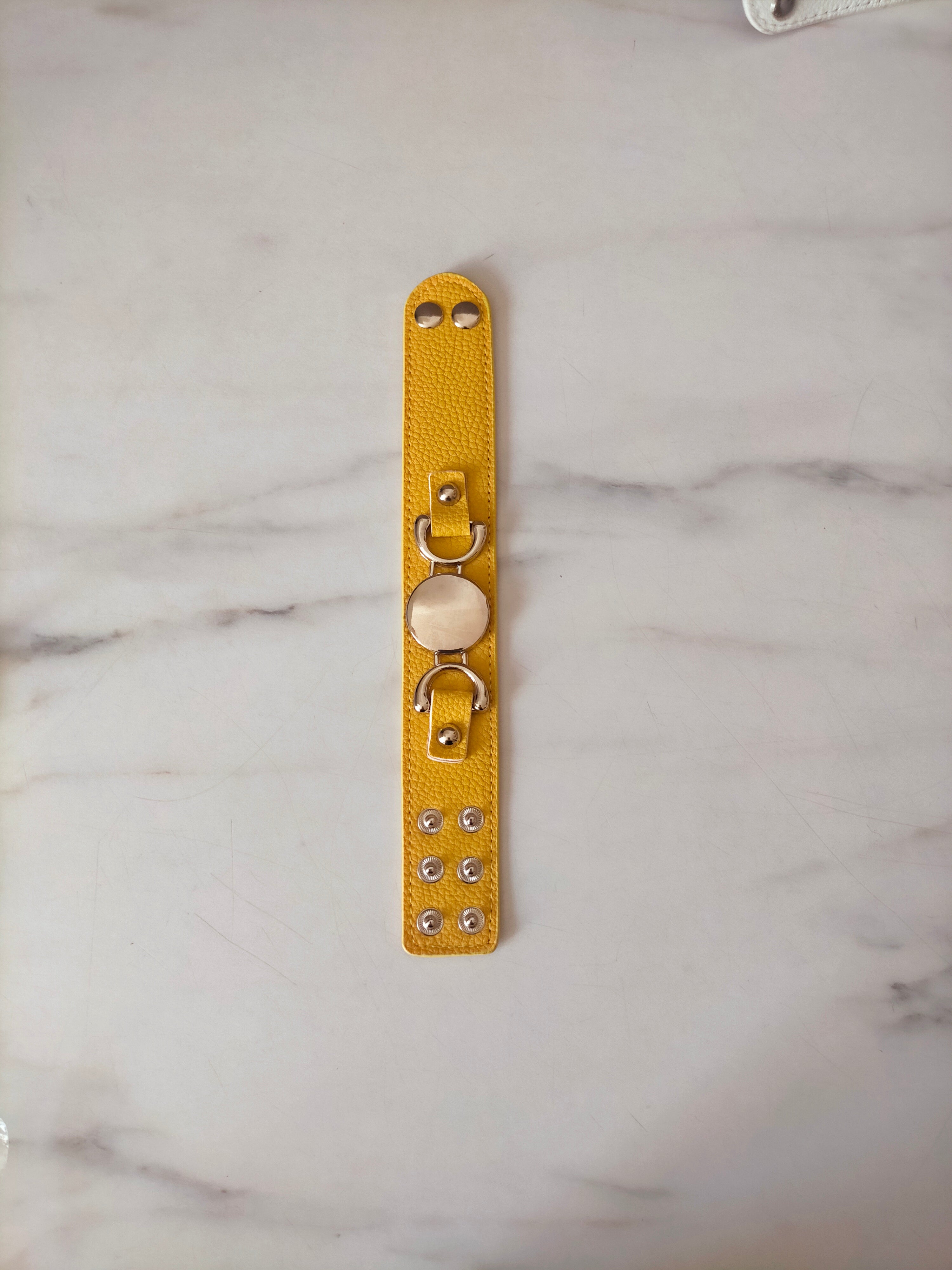 Manchette Contour d’Or – Bijou Femme Essentiel
