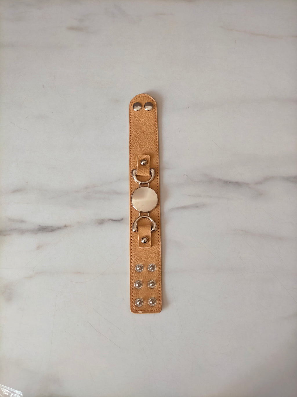 Manchette Contour d’Or – Bijou Femme Essentiel