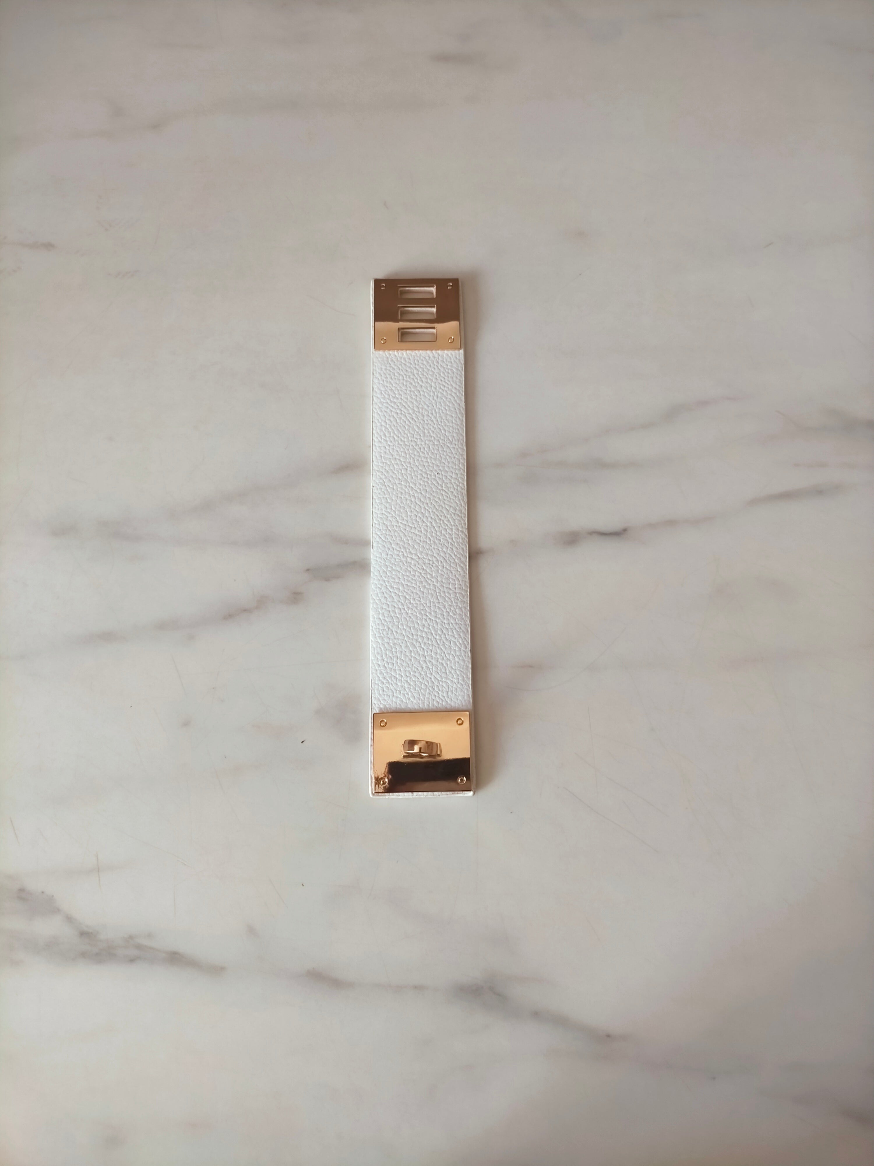 Manchette Contour d’Or – Bijou Femme Chic