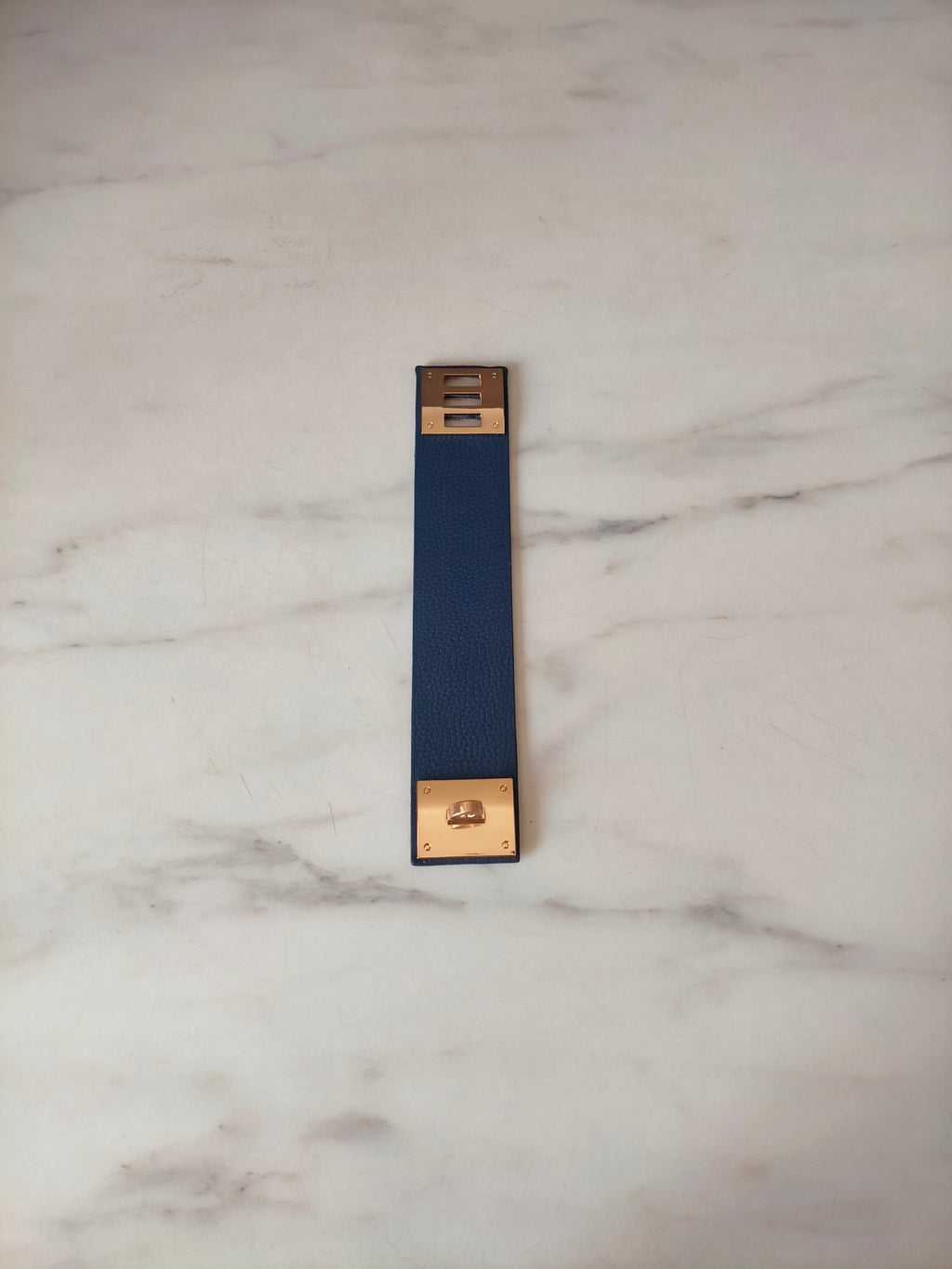Manchette Contour d’Or – Bijou Femme Chic