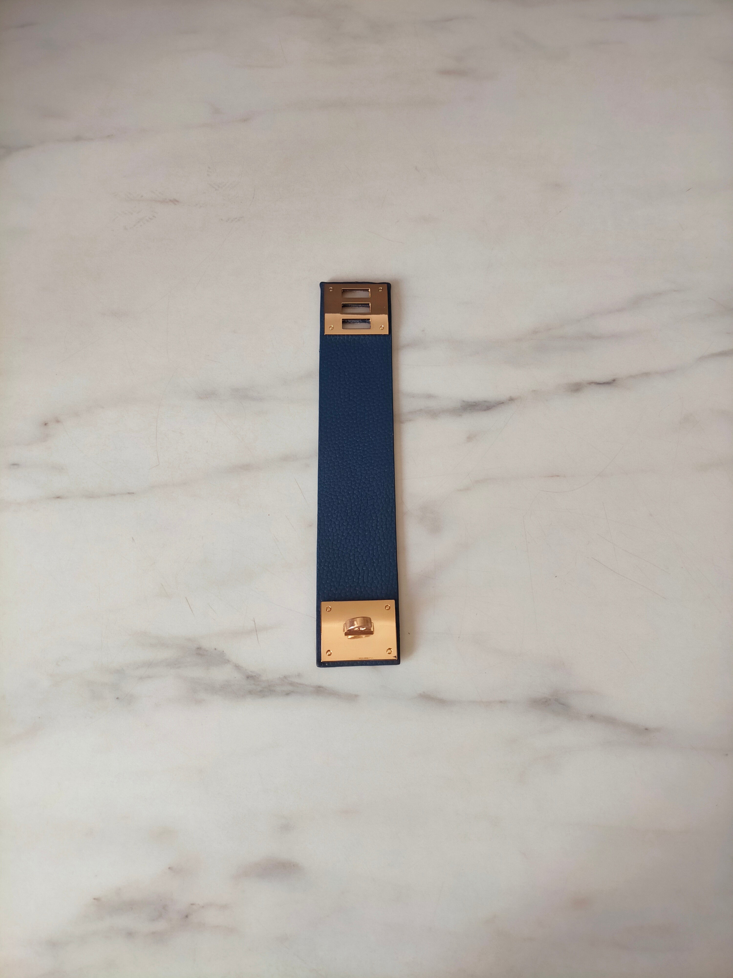 Manchette Contour d’Or – Bijou Femme Chic