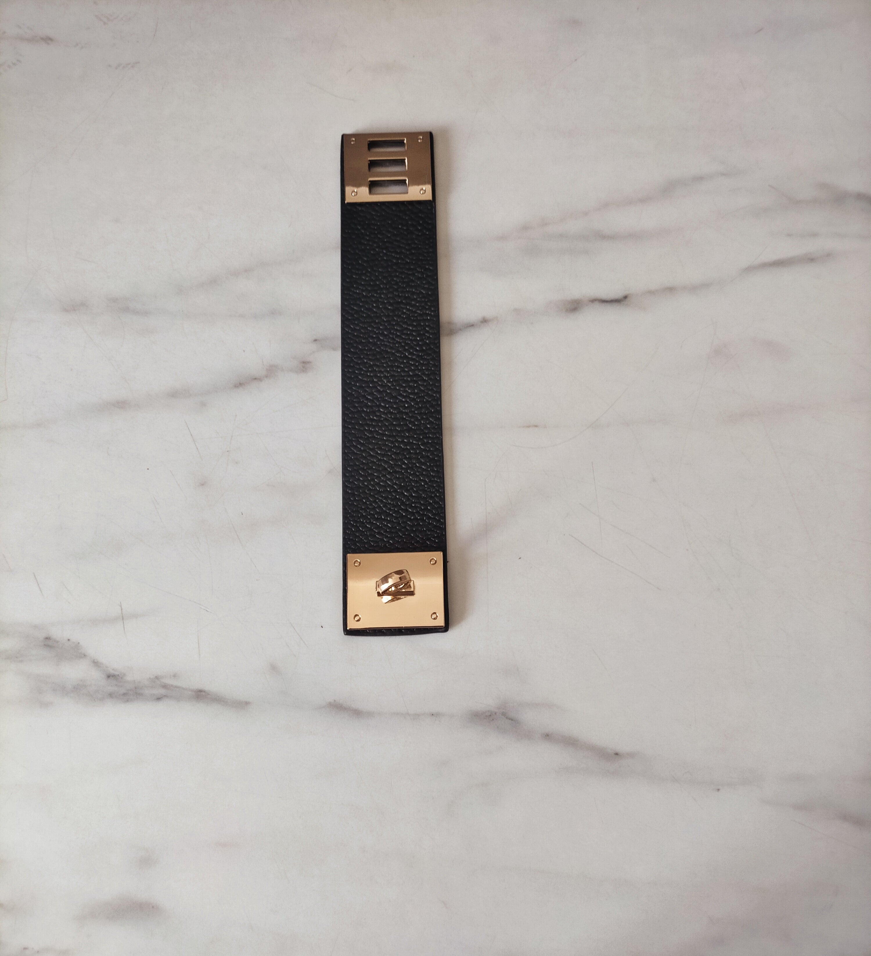 Manchette Contour d’Or – Bijou Femme Chic