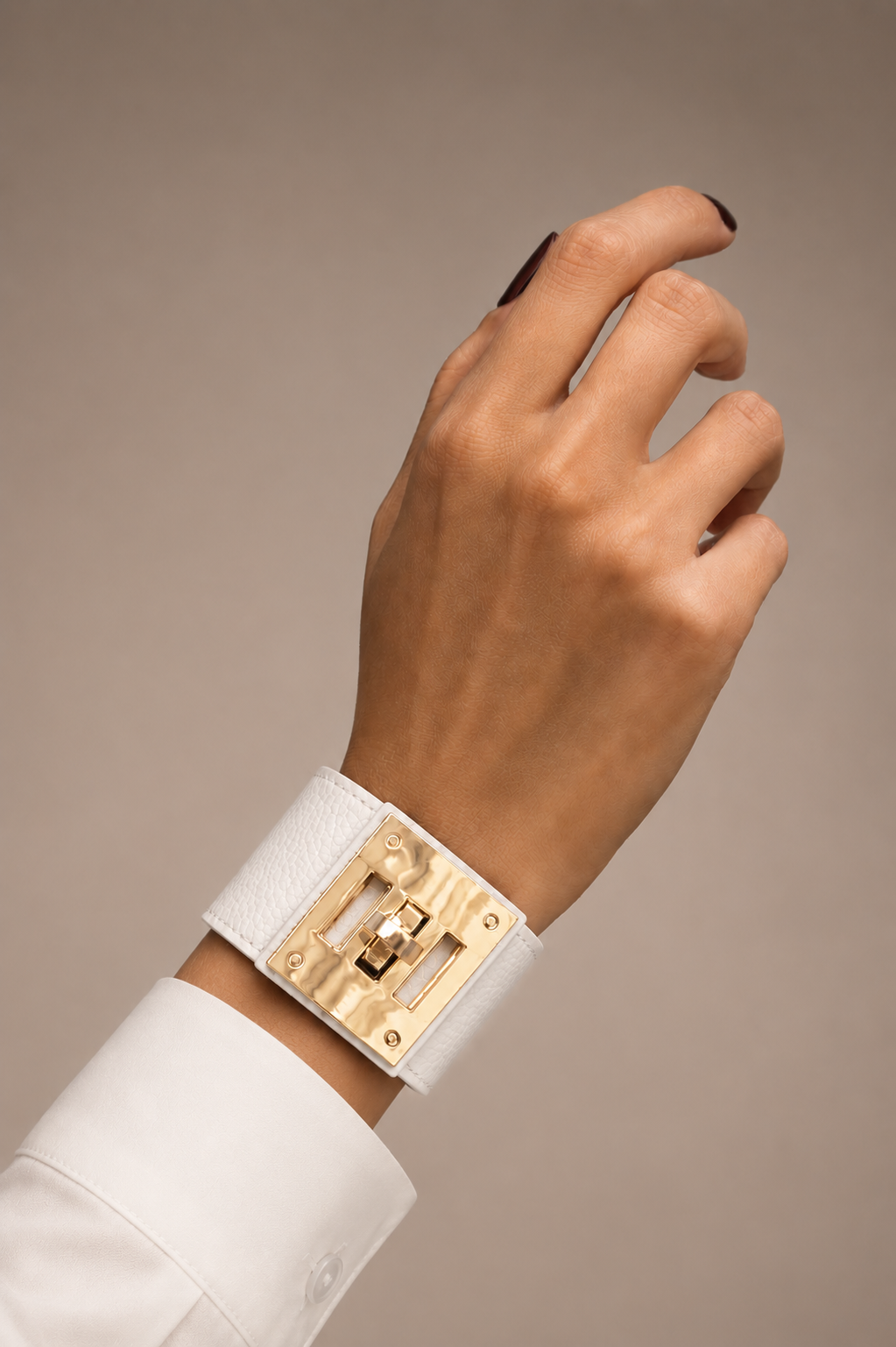Manchette Contour d’Or – Bijou Femme Chic