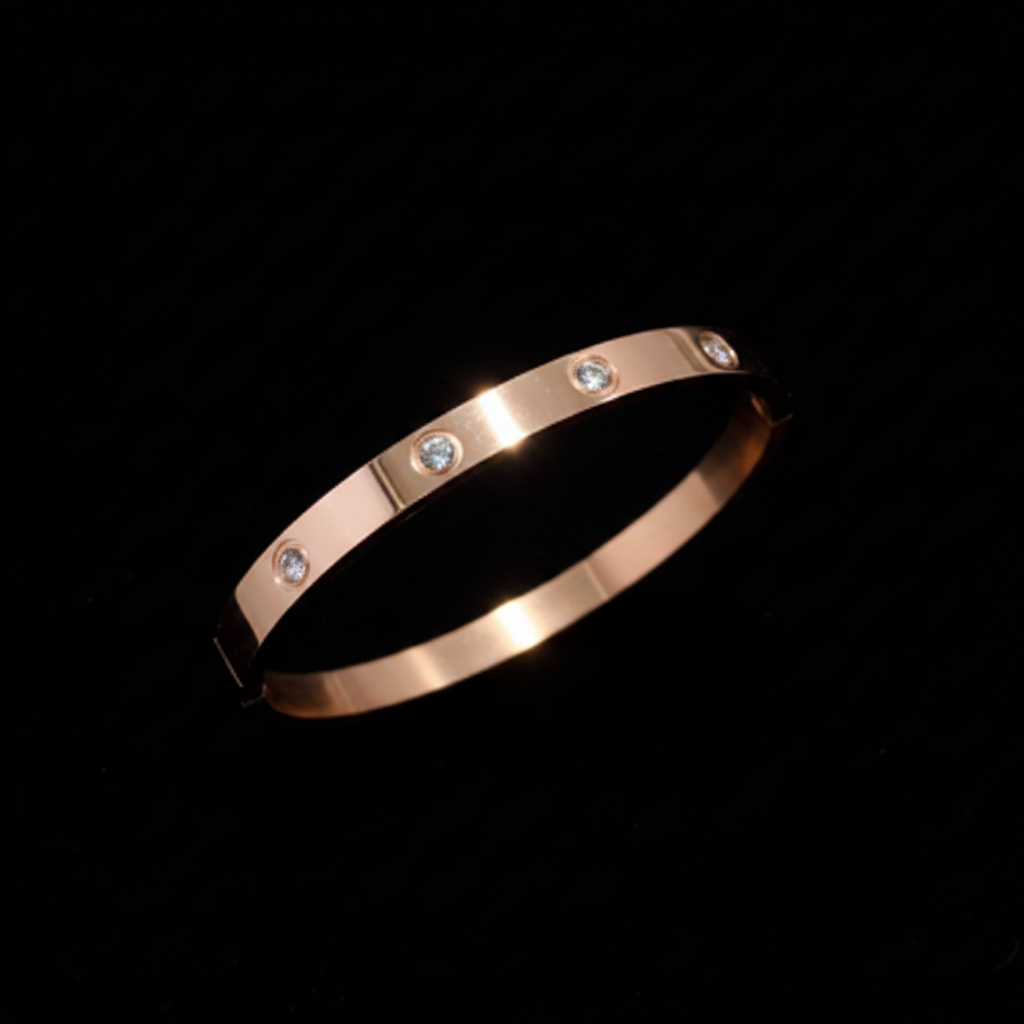 Bracelet jonc or rose strass fond noir - vue de face